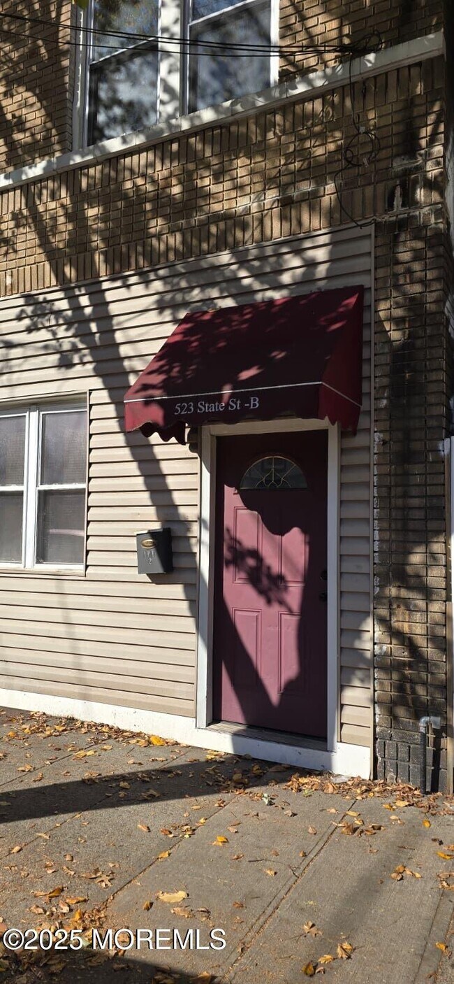 Building Photo - 523 State St