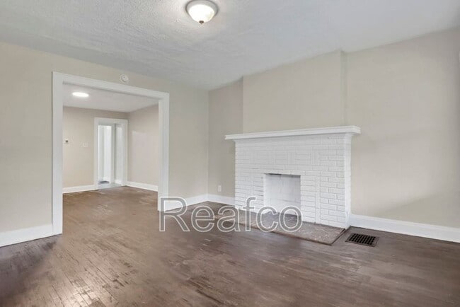 Building Photo - 659 S Burgess Ave