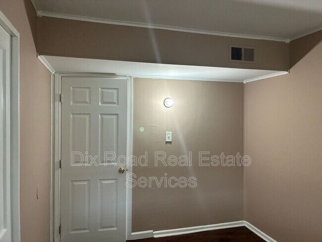 Building Photo - 1003 Sorg Pl