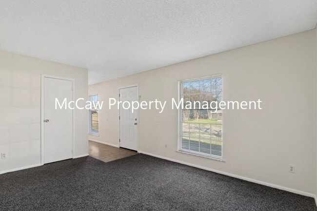 Building Photo - 2600 Bluebird Ln