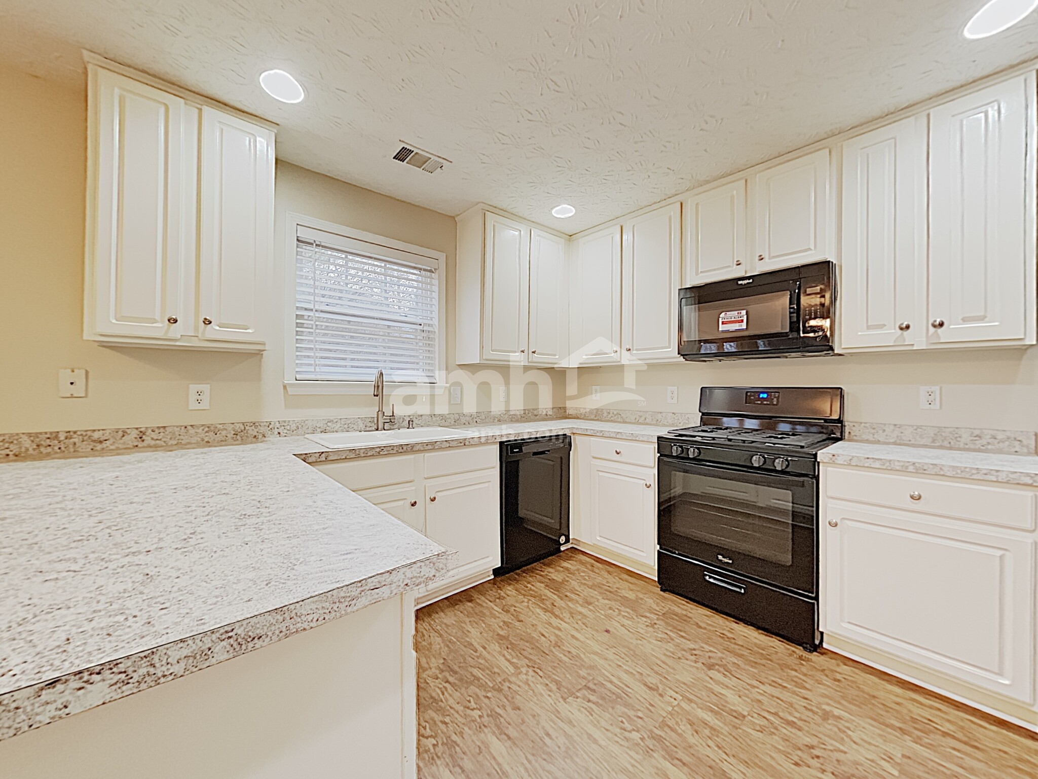 Building Photo - 327 Meadows Ln