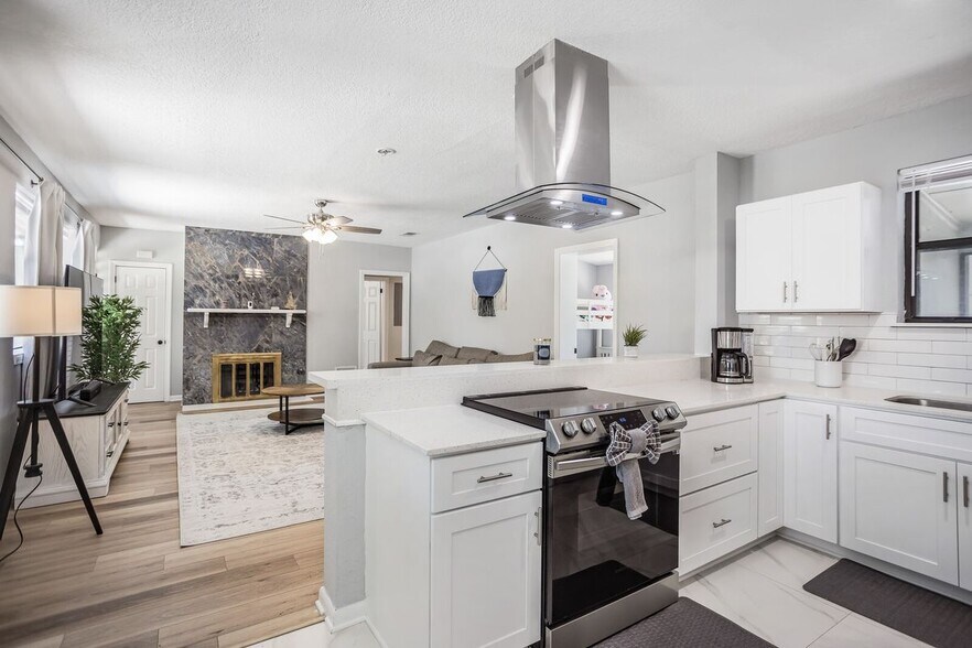 Building Photo - 427 Holly Ave