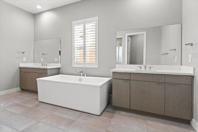 Building Photo - Fabulous Home!