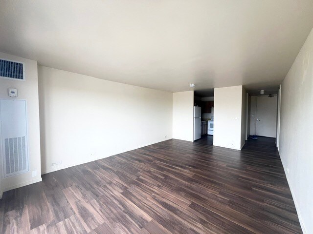 Building Photo - 2020 N Lincoln Park W