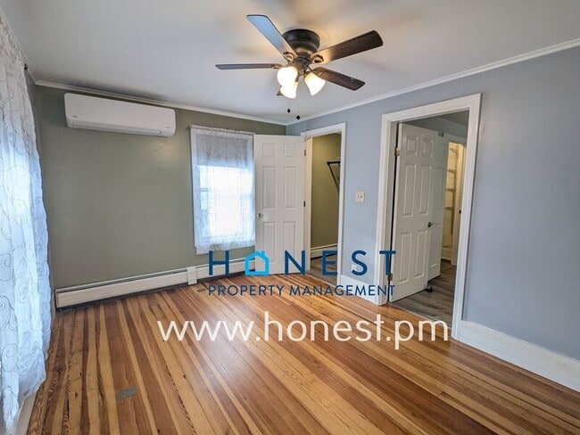 Building Photo - 162 College Ave