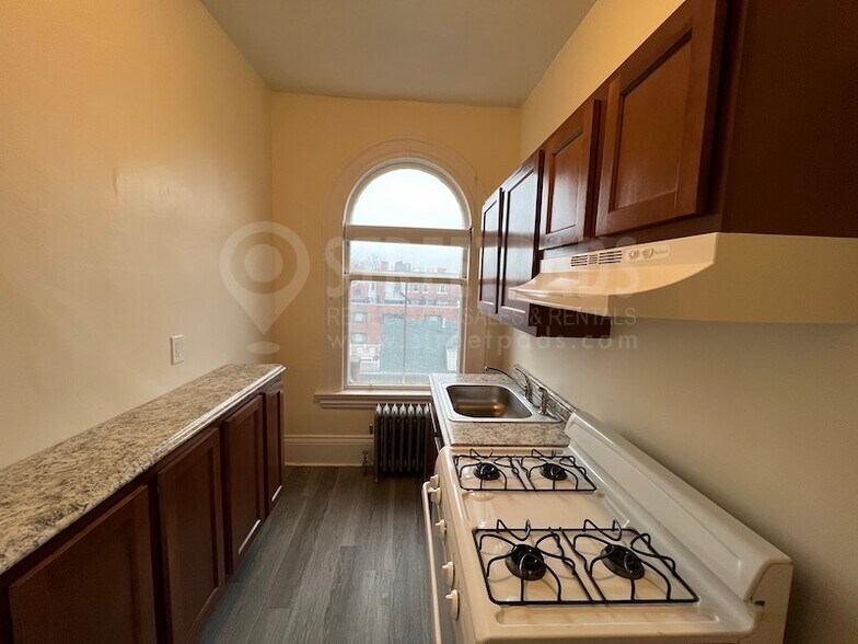 Building Photo - 2 Ware St