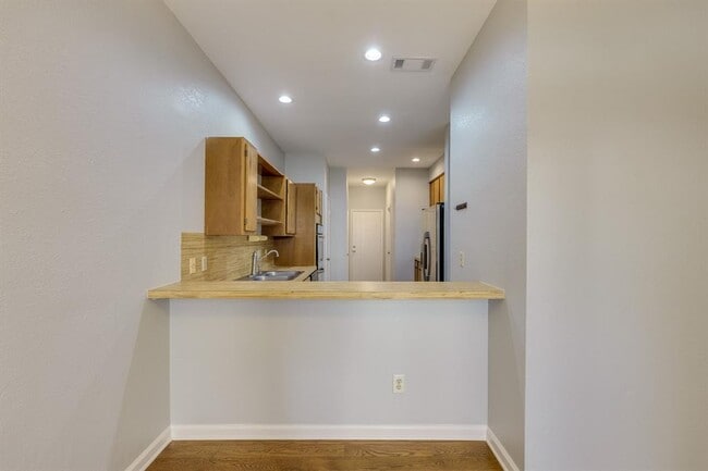 Building Photo - 8318 Greenslope Dr