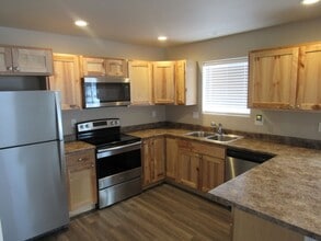 Building Photo - Nearly New 2bd/1ba Apartment w/washer/dryer included!