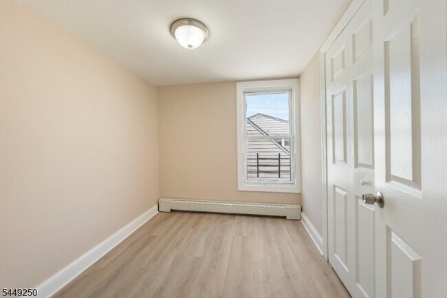 Building Photo - 49 Caldwell Pl