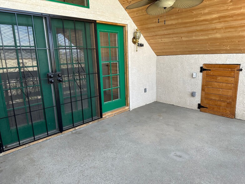 Building Photo - 13975 Racel St