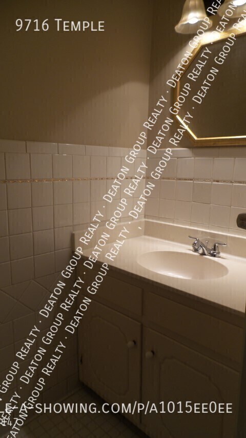 Building Photo - 9716 Temple-