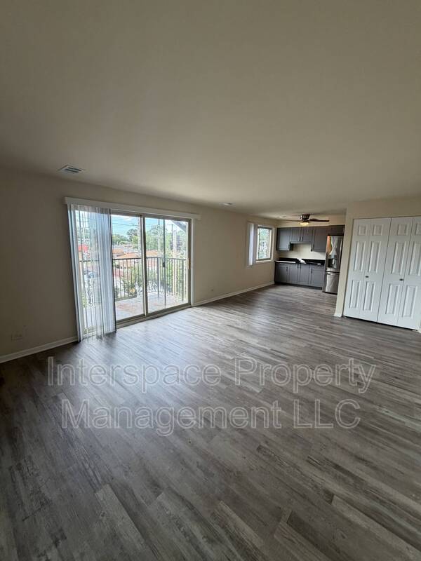 Building Photo - 9937 S Cicero Ave