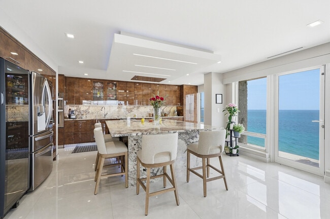 Building Photo - 4100 Galt Ocean Dr
