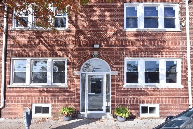 Building Photo - 519 Fifth Ave