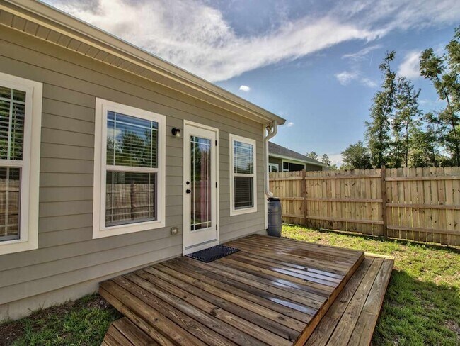 Building Photo - 114 Carousel Cir