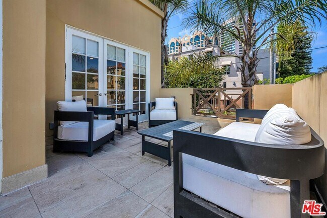 Building Photo - 10555 Ashton Ave