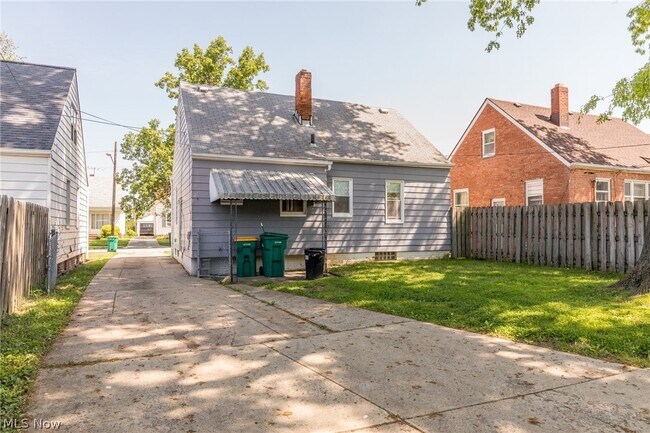 Building Photo - 14116 Krems Ave