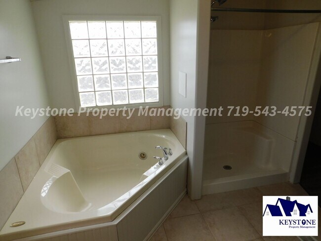 Building Photo - 710 S Walton Dr