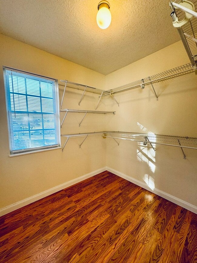 Building Photo - Duplex for Rent in TA school District