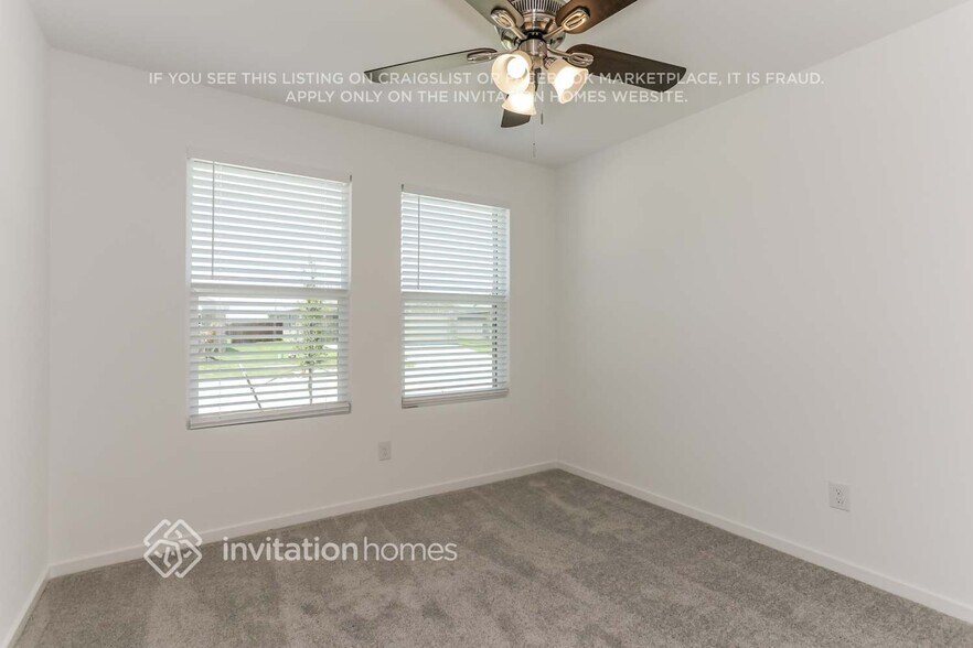 Building Photo - 916 Carrick Dr