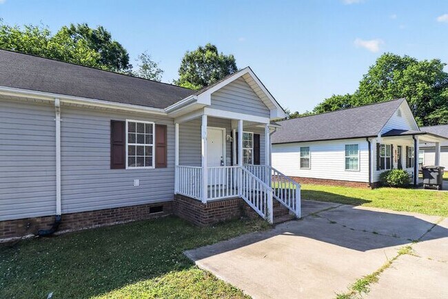 Building Photo - Well-Maintained 2BD/1BA Duplex in Concord, NC!