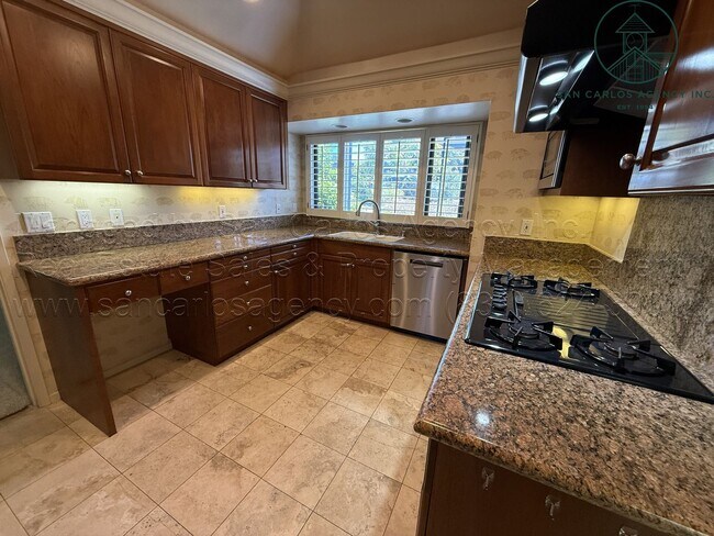 Building Photo - Two Bedroom Premium Del Mesa Condo Unit with Views