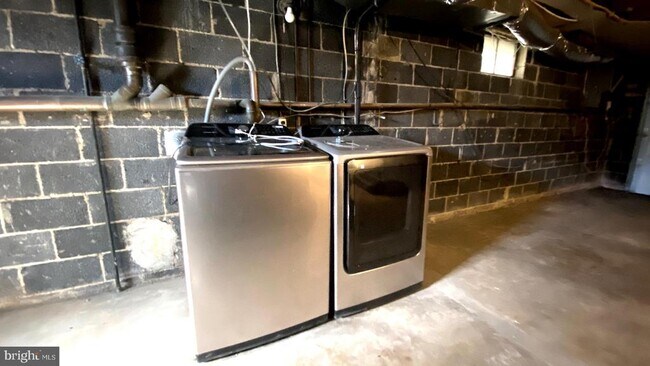 Building Photo - 3 Fairfax Cir