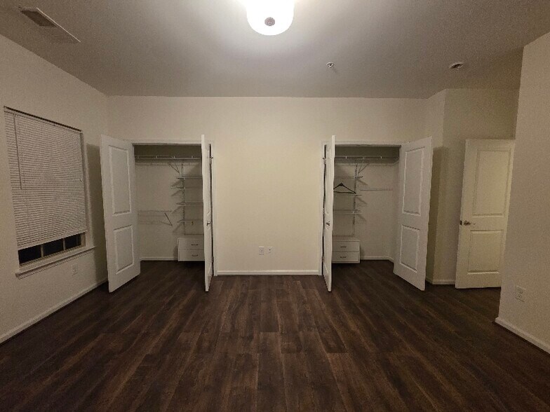 Building Photo - 7735 Duncannon Ln