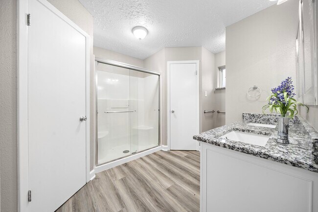 Building Photo - 4526 Sloangate Dr
