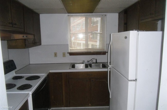 Building Photo - 2 br, 1 bath Apartment - 224 Harry L Dr TLC