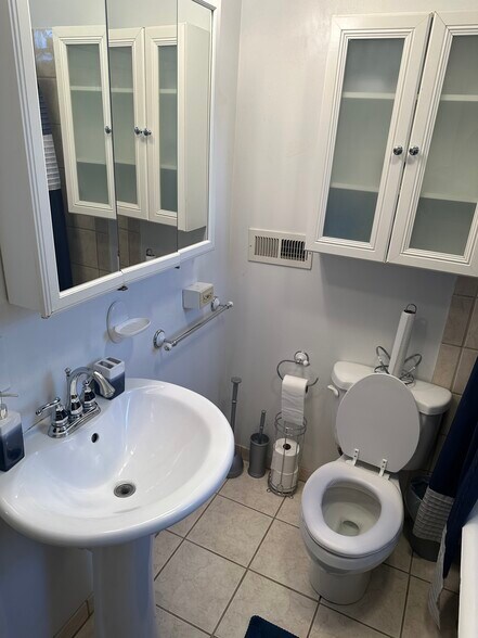 Building Photo - 6515 Bartmer Ave