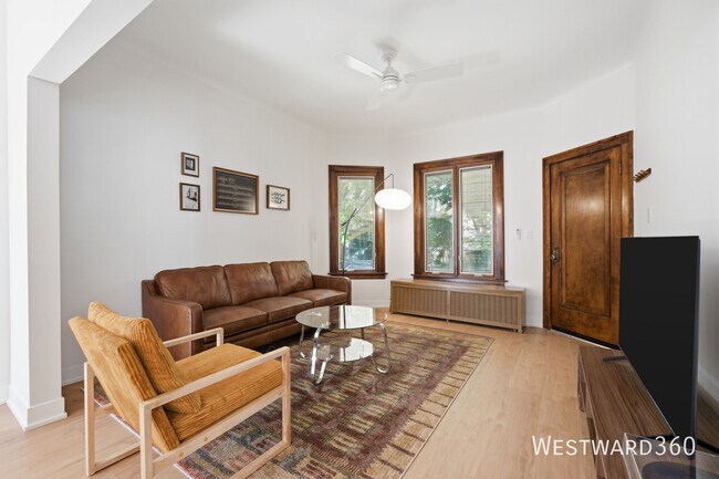Building Photo - 4037 N Hamlin Ave