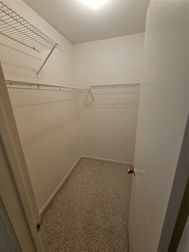 Building Photo - 9800 Pagewood Ln