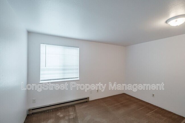 Building Photo - 1950 NW Hayes Ave