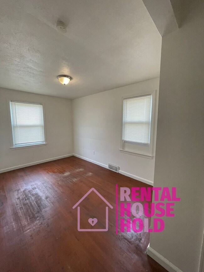 Building Photo - ~ 3 BEDROOM | 1 BATH | FREE PRE SCREEN
