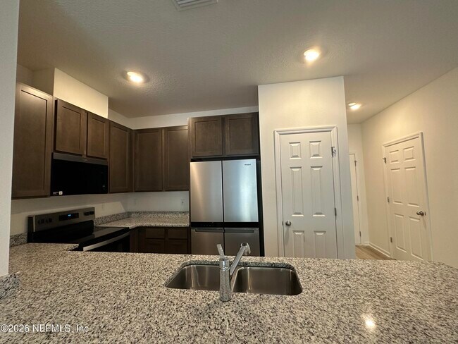 Building Photo - 162 BEACH PALM Ct