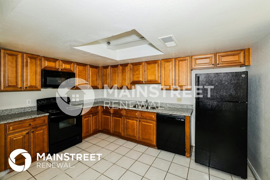 Building Photo - 3043 N 75th Dr