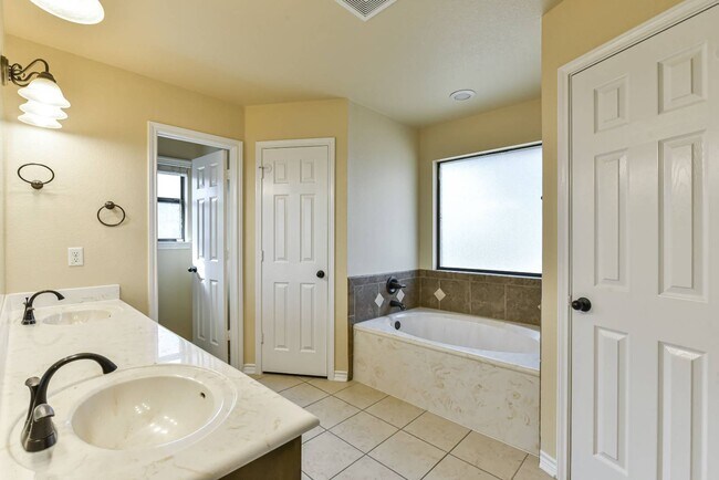Building Photo - 6905 Deorsam Loop