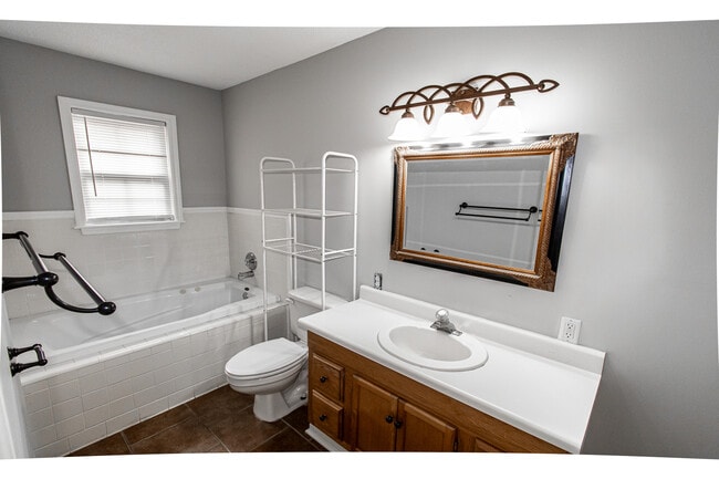 Building Photo - 104 Green Tree Ct