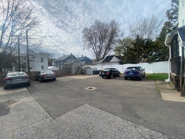 Building Photo - 279 Wakelee Ave