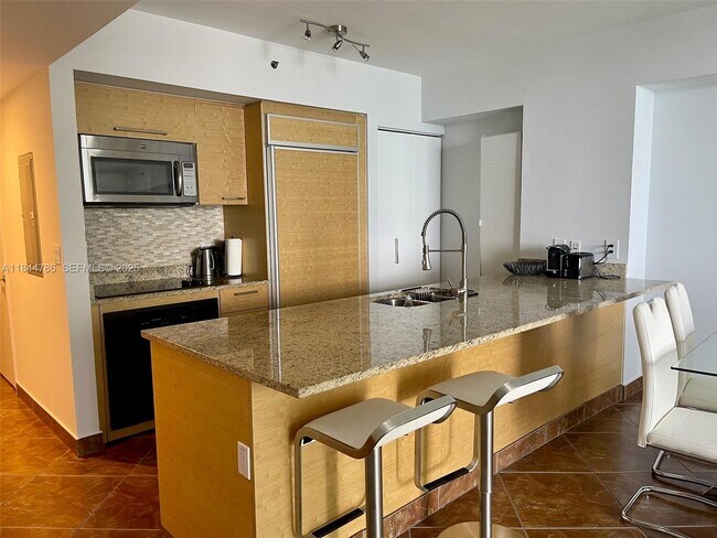 Building Photo - 1830 S Ocean Dr