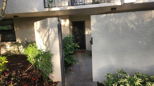 Building Photo - 2025 Lavers Cir