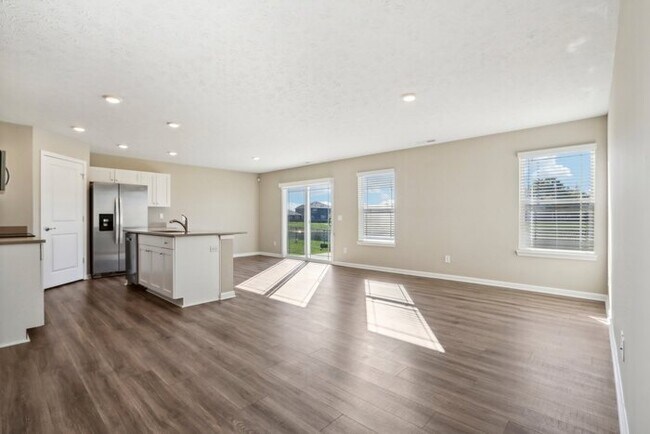 Building Photo - Fantastic 3bd/2ba home! Coming soon!