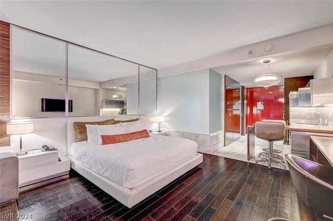 Building Photo - Palms Studio w/ Strip View & BALCONY ACCES...