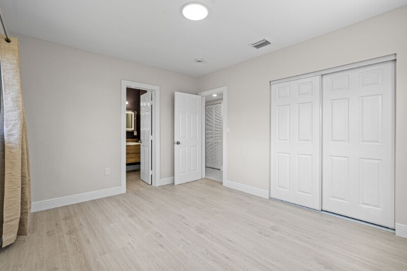 Building Photo - 3220 NW 4th Ct