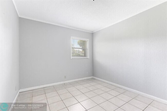 Building Photo - 10291 Eastport Ct