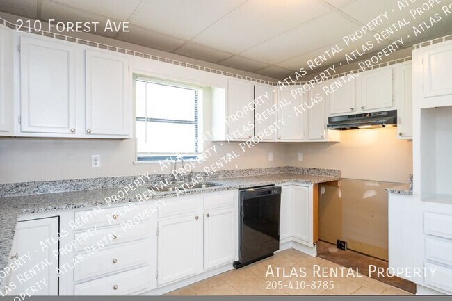 Building Photo - 210 Forest Ave