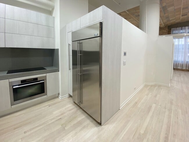 Building Photo - 801 S Wells St