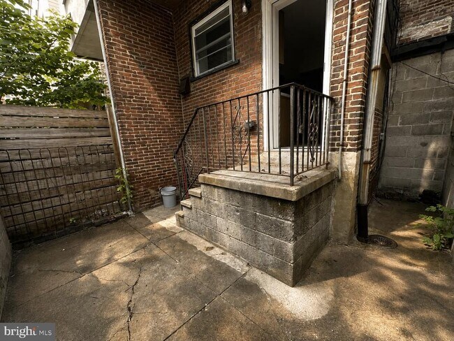Building Photo - 2336 Mountain St
