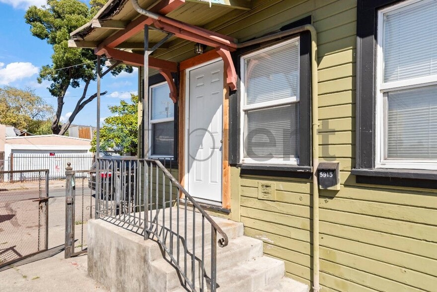 Building Photo - Unit 5915